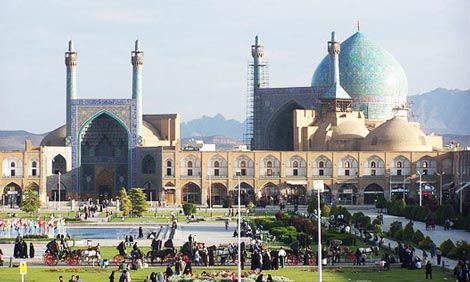 میدان نقش جهان اصفهان یکی از بزرگترین میدان های جهان