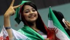 شادی دخترها در مراسم بدرقه تیم ملی+عکس