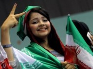 شادی دخترها در مراسم بدرقه تیم ملی+عکس