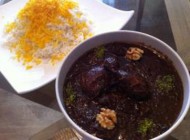 طرز تهیه خورش فسنجان با قارچ خوش رنگ و جا افتاده
