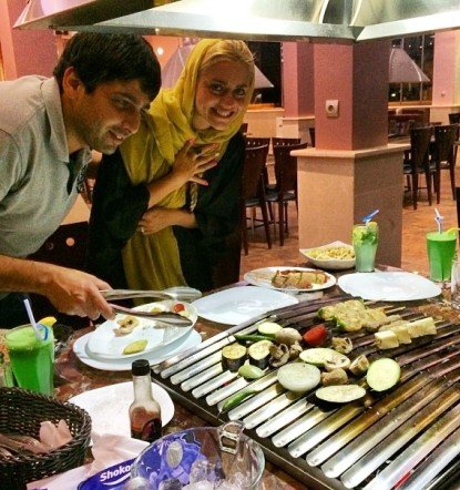 حمید گودرزی و همسرش در یک رستوران!+عکس