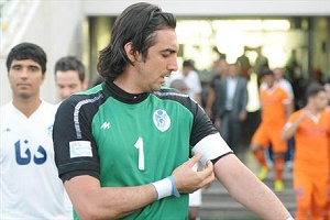 مهدی رحمتی در حال کارتون دیدن با فرزندش+عکس