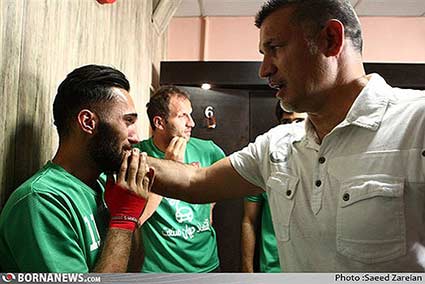 اشک‌های علی دایی در رختکن پرسپولیس + عکس