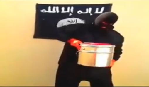 چالش سطل خون به سبک داعشی + عکس