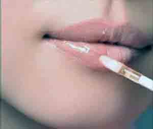 آموزش حجم دادن به لب + عکس
