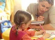 چگونه در انجام تکالیف درسی کودکم را یاری کنم؟