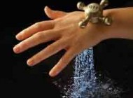 راه های درمانی عرق کردن زیاد کف دست