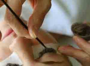 آموزش حرفه ای رنگ کردن مژه ها آموزش حرفه ای رنگ کردن مژه ها