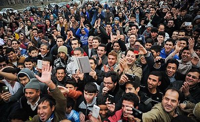 استقبال با شکوه گنبدنی ها از سردار آزمون (+تصاویر)