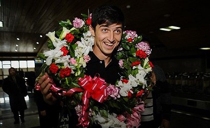 استقبال با شکوه گنبدنی ها از سردار آزمون (+تصاویر)