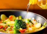 چگونه غذا را با کمترین مقدار روغن سرخ کنیم؟
