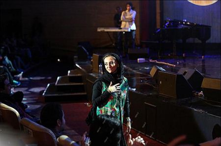 عکس دونفره نفیسه روشن و بابک جهانبخش در کنسرت