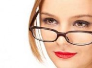 محو کردن جای عینک روی بینی
