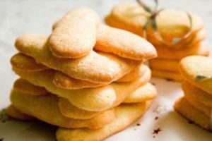 چگونه شیرینی شکری خوشمزه برای عید درست کنیم؟