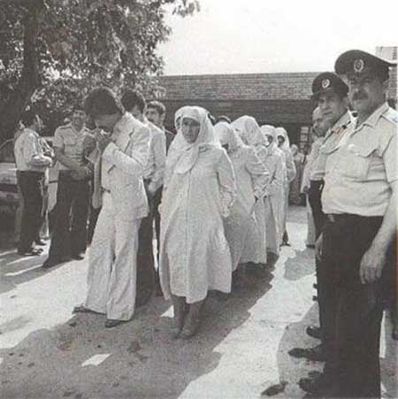 عکس قدیمی از جشن ازدواج زندانیان تهران