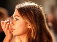 چگونه با آرایش منافذ باز پوست صورت را بپوشانیم؟