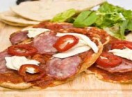 طرز تهیه و آموزش درست کردن پیتزا سالامی تند