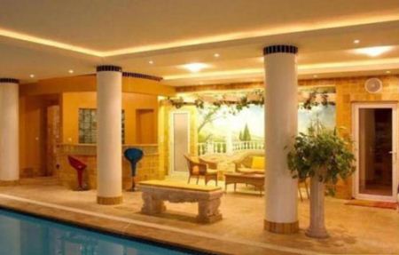 تصاویری از ویلای مجلل 15 میلیاردی علی کریمی
