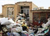 پیرزنی که 100 تن زباله را در خانه جمع کرده است (عکس)