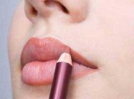 راه های برجسته نشان دادن لبها با خط لب