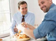 بهترین خوراکی های انرژی زا مناسب برای محل کار