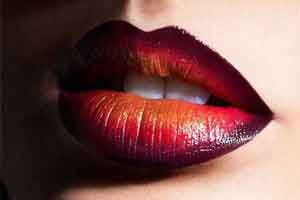 آموزش تصویری رژ زدن به لب به روش چند رنگی