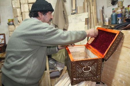 آشنایی باصندوقچه سازی یکی از صنایع دستی زنجان