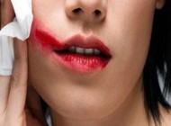 منتقل شدن باکتری های مضر لوازم آرایش مانده و قدیمی