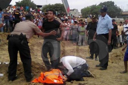پره های عقب هلیکوپتر جان دختر 20ساله را گرفت! عکس