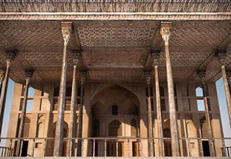 عمارت و کاخ عالی قاپو در میدان نقش جهان اصفهان