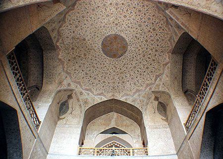 عمارت و کاخ عالی قاپو در میدان نقش جهان اصفهان