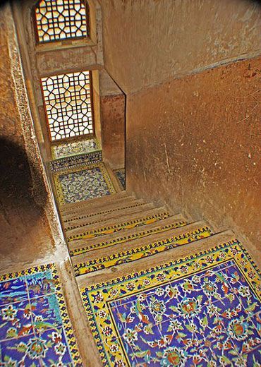 عمارت و کاخ عالی قاپو در میدان نقش جهان اصفهان