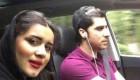 عکس عاشقانه جاده شمال شهرام محمودی و همسرش