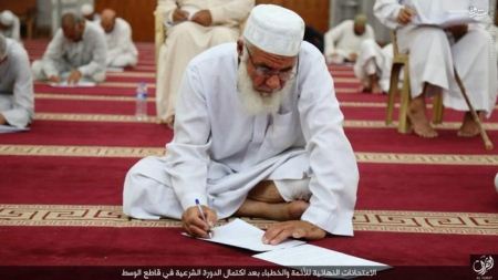 عکس هایی از امتحانات نهایی علماء داعشی