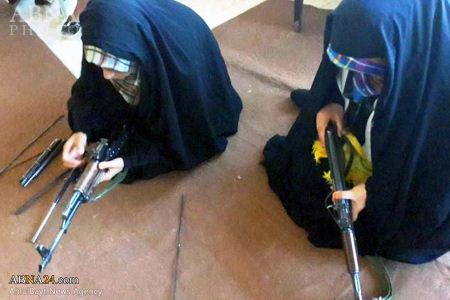 تصاویری از آموزش فنون نظامی به شیر زنان عراقی