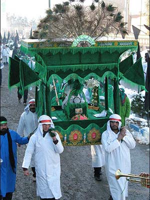 عکسهایی عجیب حضور یک جن و سپاه اجنه در تعزیه عکسهایی عجیب حضور یک جن و سپاه اجنه در تعزیه