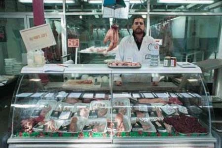 فروش و عرضه گوشت انسان در این قصابی (عکس)