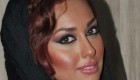 صدف طاهریان در استودیو شبکه جم در حال گریم شدن