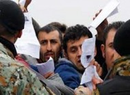تصاویر اعتراض پناهجویان ایرانی در مرز یونان با دوختن لب هایشان
