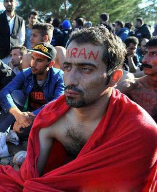 تصاویر اعتراض پناهجویان ایرانی در مرز یونان با دوختن لب هایشان