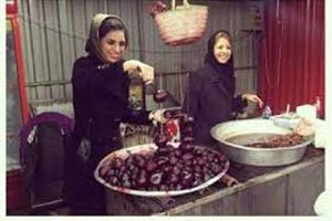 دختران خوشگل لبو فروش ایرانی در نمایشگاه مطبوعات دختران خوشگل لبو فروش ایرانی در نمایشگاه مطبوعات