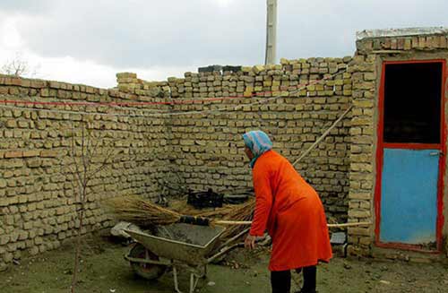 عکس هایی از اولین خانم رفتگر ایرانی را ببینید