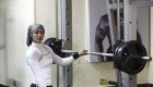 اندام زیبای دختری که پرورش اندام کار می کند (عکس)