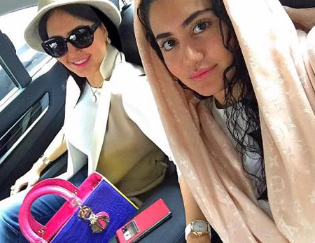 3 عکس زیبا و جذاب از الناز شاکردوست و خواهر برادرش