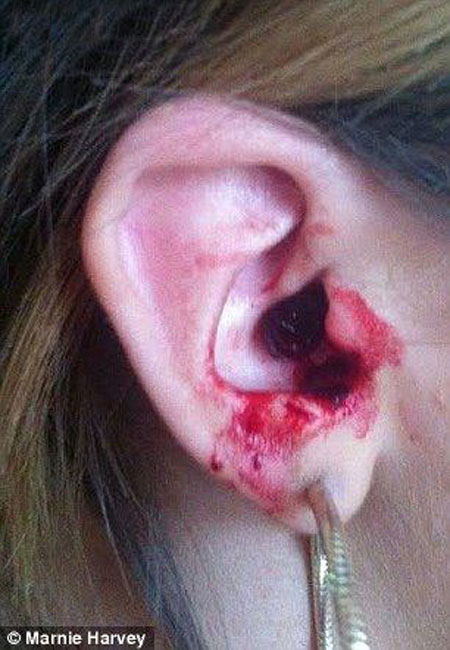 دختری زیبارو با چشم و گوش های عجیب (عکس)