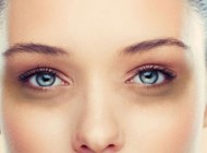 ماسکی خانگی برای بهبود سیاهی دور چشم