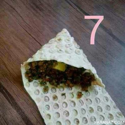 آموزش پیچیدن سمبوسه با نان لواش به شکل مثلثی