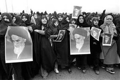 نقش زنان در پیروزی انقلاب اسلامی + تصاویر نقش زنان در پیروزی انقلاب اسلامی + تصاویر