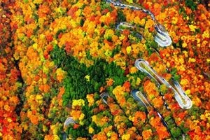 عکس های هوایی زیباترین جاده کوهستانی پرپیچ و خم جهان عکس های هوایی زیباترین جاده کوهستانی پرپیچ و خم جهان