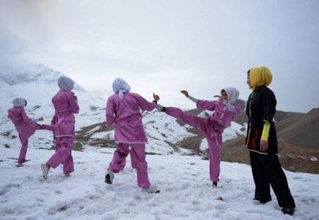 تمرینات دختران شائولین‌ کار لاغر اندام افغانی + عکس